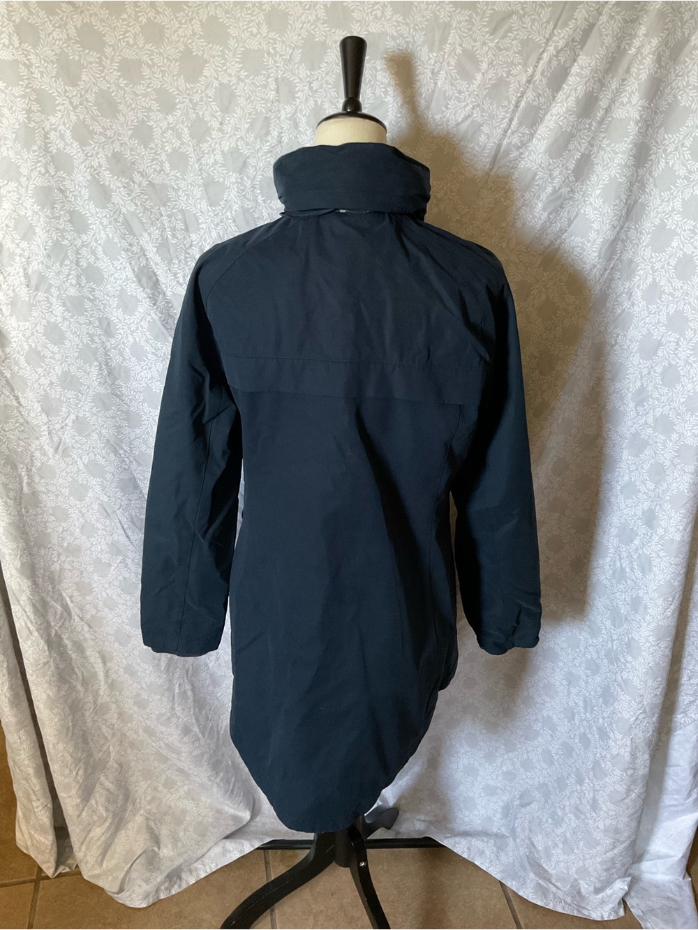 Pendleton Navy Hooded Raincoat with A Plaid Lining - Picture 9 of 11